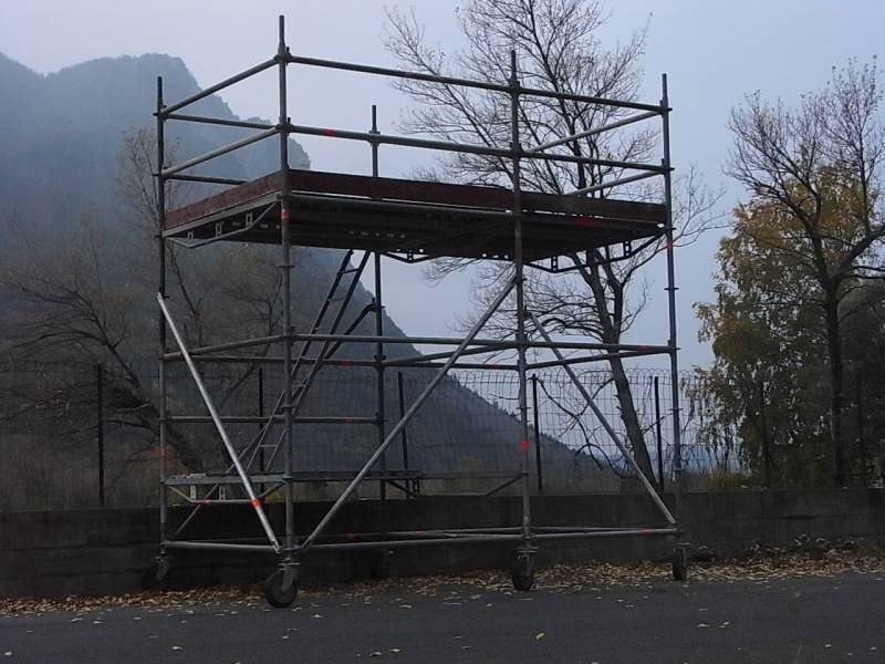 Location et montage de tour roulante dans les Hautes Alpes pour travaux en intérieur ou en extérieur.